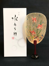 画像をギャラリービューアに読み込む, 水うちわ 瓢型<br>【金魚】<br>美濃和紙<br>木製台座付き
